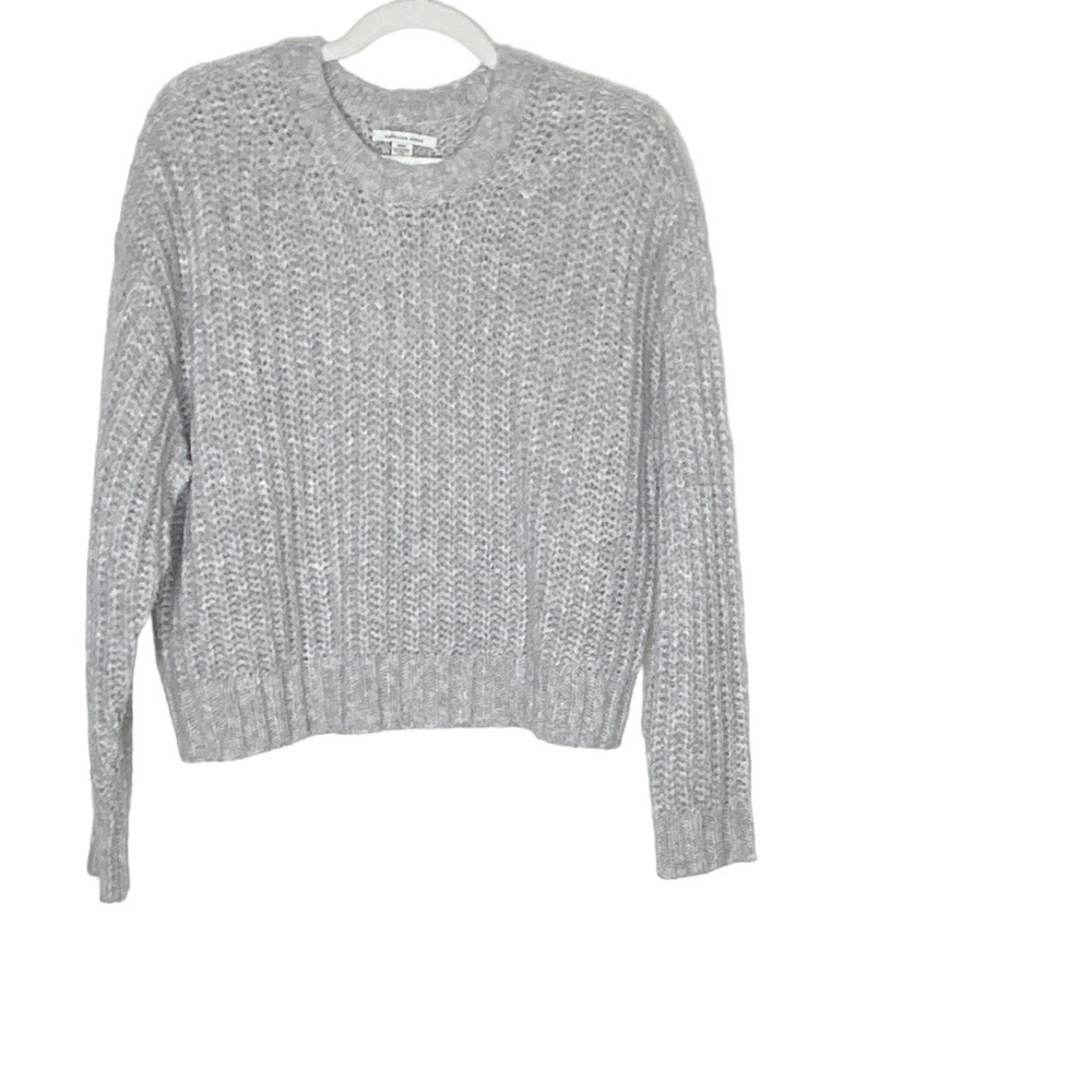 AMERICAN Eagle light grey sweater with crew neckline. Size S